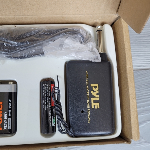 Pyle Lavalier Wireless Microphone System Model: PDWM96 - Picture 6 of 16